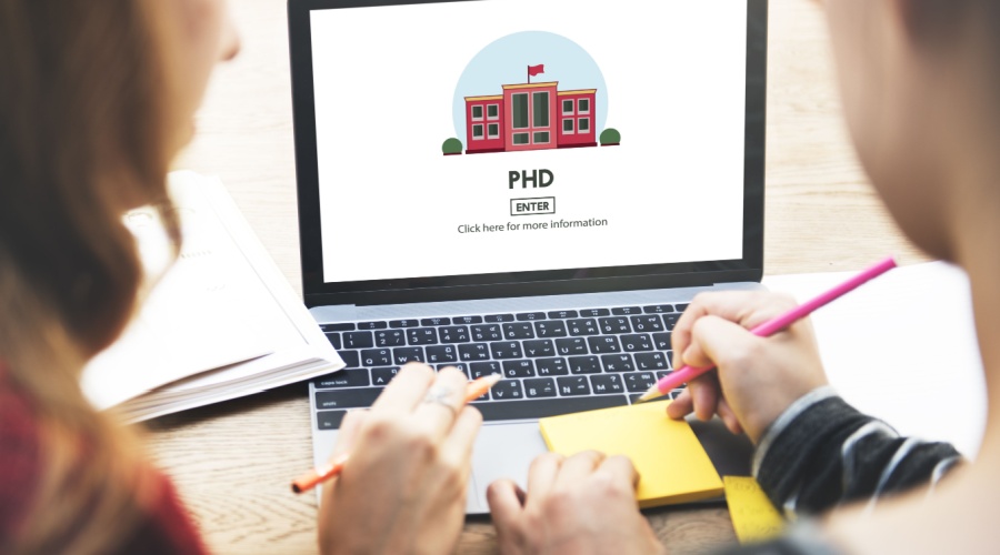 What is the minimum qualification for PhD in computer science?